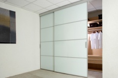 hanging-sliding-closet-doors-l-b8ef1abe6c14f5b9